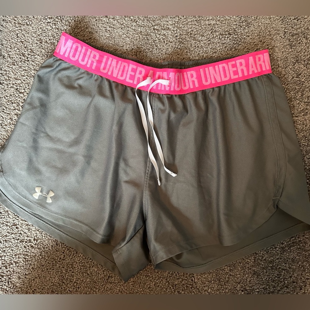 Medium Under Armour Grey and Pink Good Used Shorts